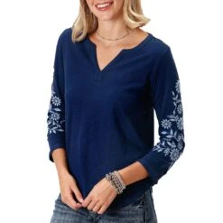 Roper Women's 3/4 Sleeve Floral Embroidered T-shirt